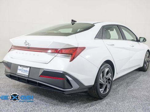 Used 2024 Hyundai Elantra SEL w/ Convenience Package FWD image 7