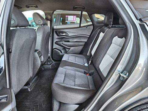 Used 2024 Chevrolet Trax RS FWD image 18