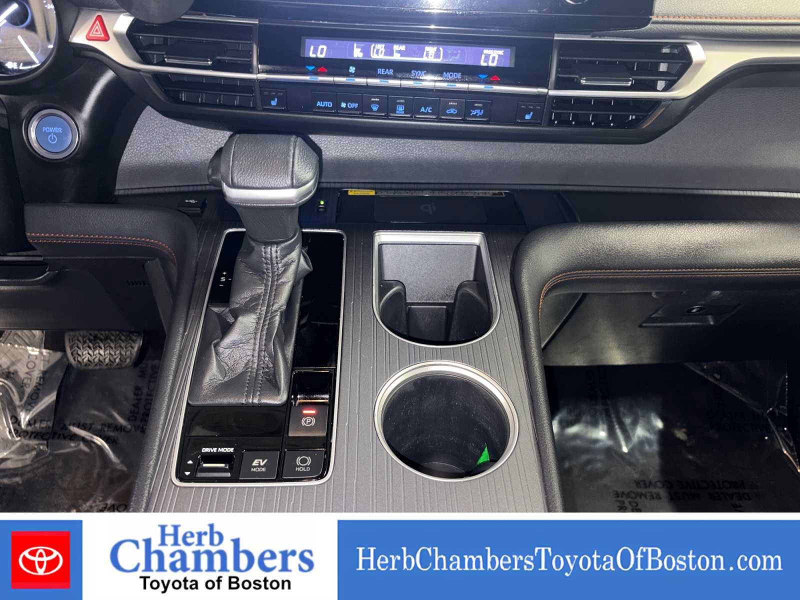 Used 2021 Toyota Sienna XSE w/ XSE Plus Package AWD/4WD image 18