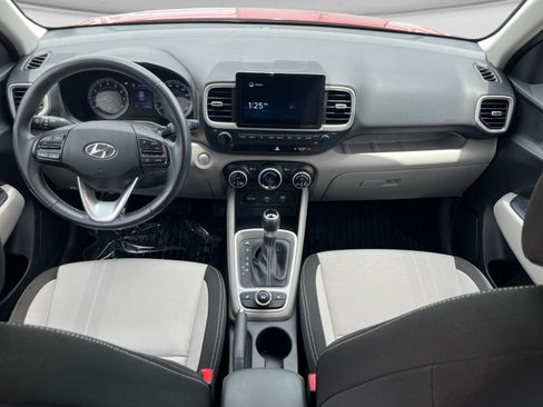 Used 2021 Hyundai Venue SEL w/ Premium Package FWD image 10