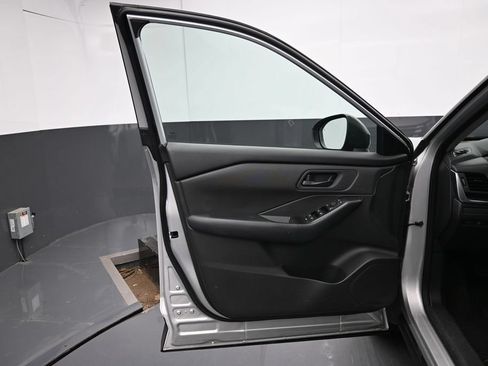 Used 2024 Nissan Rogue S FWD image 16