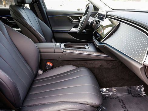 New 2026 Mercedes-Benz E 350 4MATIC Sedan image 17