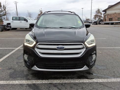 Used 2017 Ford Escape SE w/ SE Leather Comfort Package image 2
