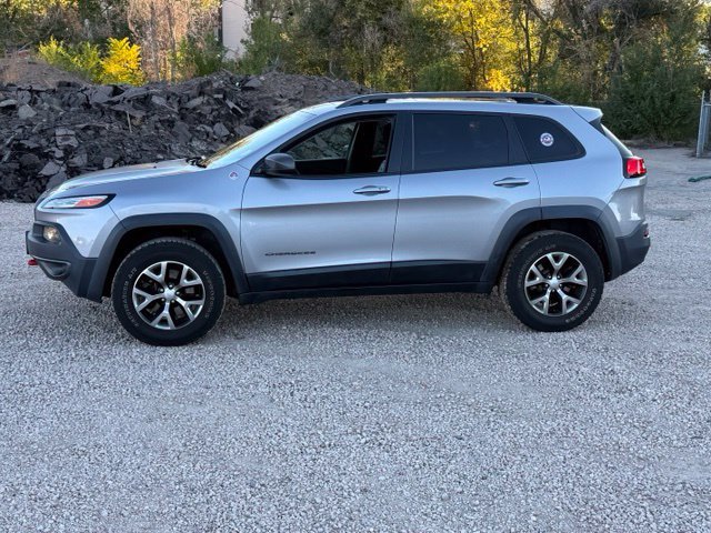 Used 2017 Jeep Cherokee Trailhawk w/ Comfort/Convenience Group AWD/4WD image 2