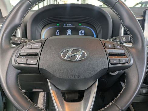 Used 2025 Hyundai Venue SEL FWD image 21