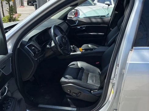 Used 2018 Volvo XC90 T6 Momentum w/ Convenience Package AWD/4WD image 2