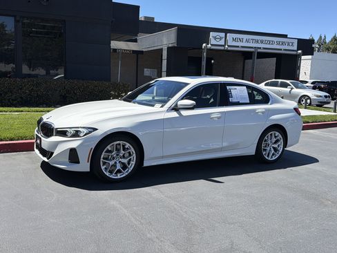 Used 2025 BMW 330i Sedan w/ Premium Package RWD image 23