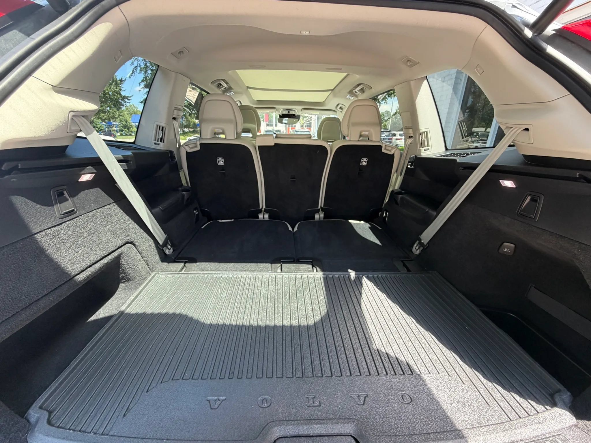 Used 2020 Volvo XC90 T6 Momentum w/ Protection Package Premier AWD/4WD image 18