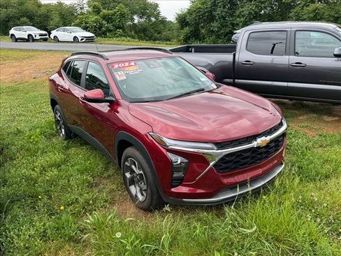 Used 2024 Chevrolet Trax LT FWD image 9