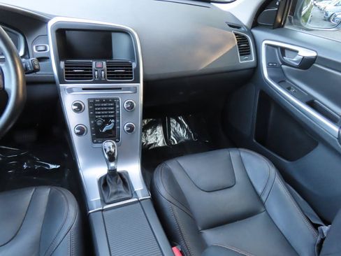 Used 2017 Volvo XC60 T6 Dynamic w/ Preferred Option Package AWD/4WD image 14