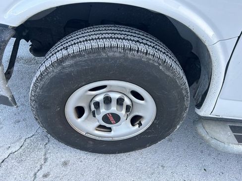 Used 2024 GMC Savana 2500 w/ Driver Convenience Package image 9