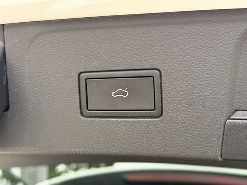 Used 2024 Volkswagen Atlas SE FWD image 9