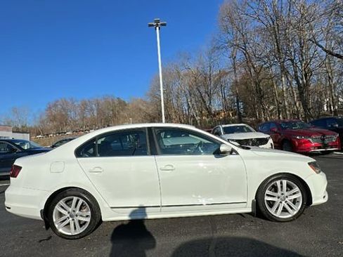 Used 2017 Volkswagen Jetta SEL image 5