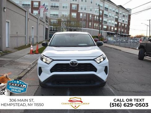 Used 2020 Toyota RAV4 LE AWD/4WD image 2