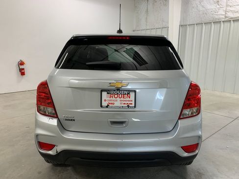 Used 2020 Chevrolet Trax LS w/ Tint and Cruise Package FWD image 21