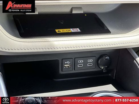 Used 2023 Toyota Highlander XLE AWD/4WD image 36