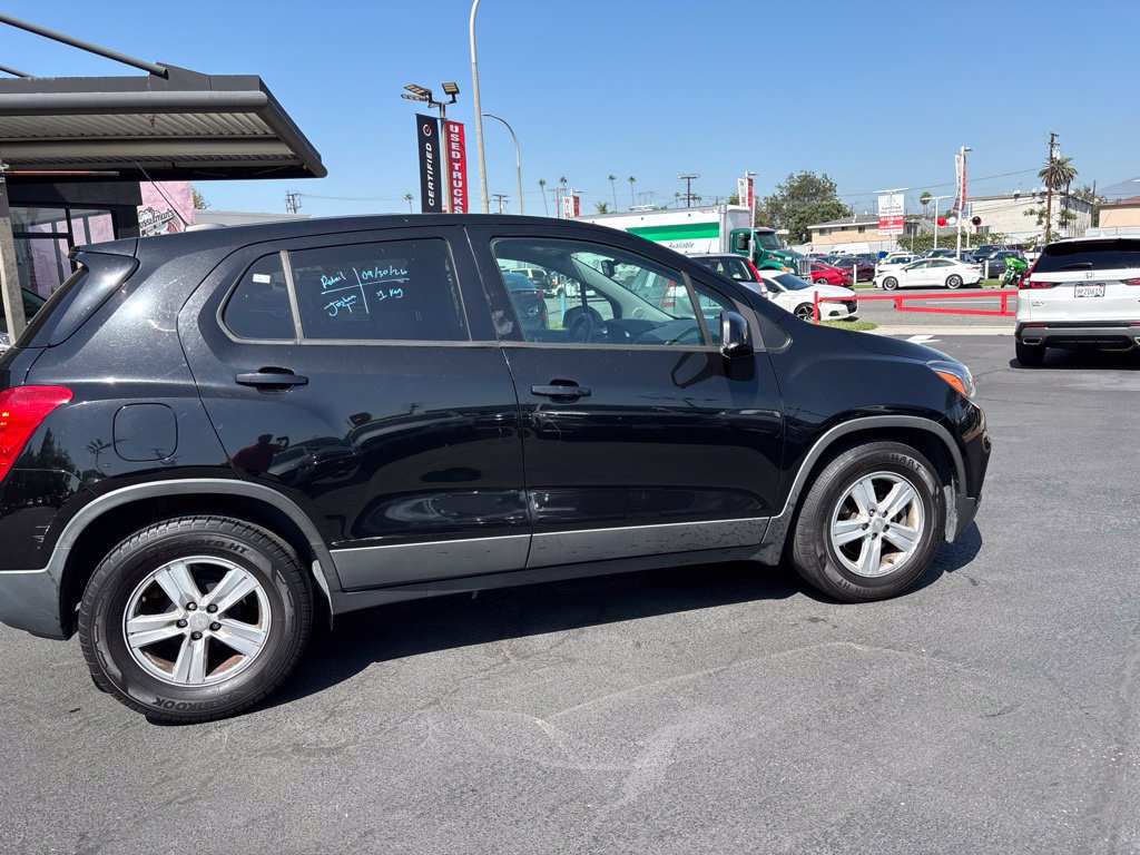 Used 2020 Chevrolet Trax LS w/ Tint and Cruise Package FWD image 3