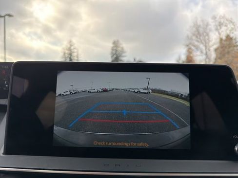 Used 2024 Toyota Prius Prime Premium image 19