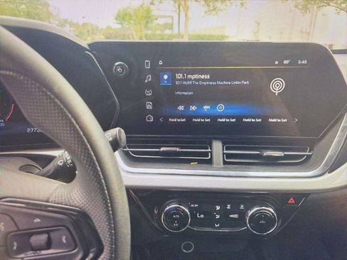 Used 2025 Chevrolet Trax LT FWD image 6