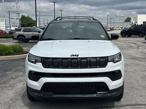 Used 2022 Jeep Compass Latitude w/ Sun and Sound Group AWD/4WD image 2