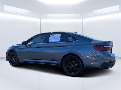 Used 2025 Volkswagen Jetta SE image 5