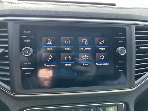 Used 2020 Volkswagen Atlas Cross Sport SE w/ Panoramic Sunroof Package image 12