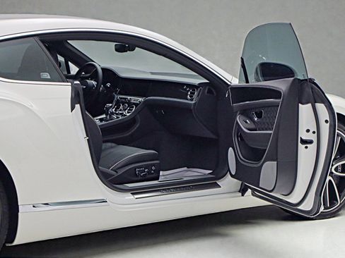 Certified 2020 Bentley Continental GT image 12