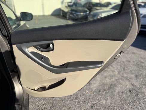 Used 2015 Hyundai Elantra SE FWD image 22