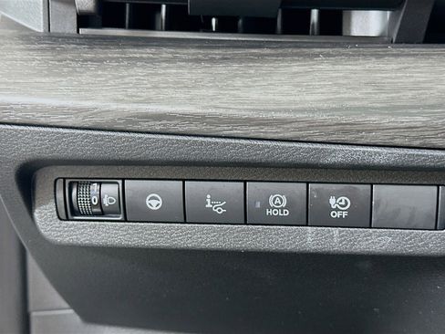 Used 2023 Nissan Ariya FWD image 17