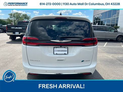 Used 2026 Chrysler Pacifica Select FWD image 5