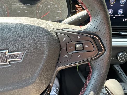 Used 2025 Chevrolet Trax RS w/ Driver Confidence Package FWD image 17