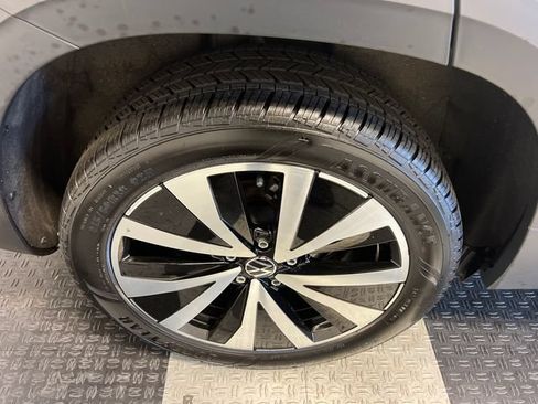 Certified 2024 Volkswagen Taos SE FWD image 14
