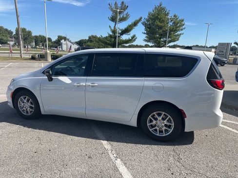 New 2026 Chrysler Pacifica Select image 19