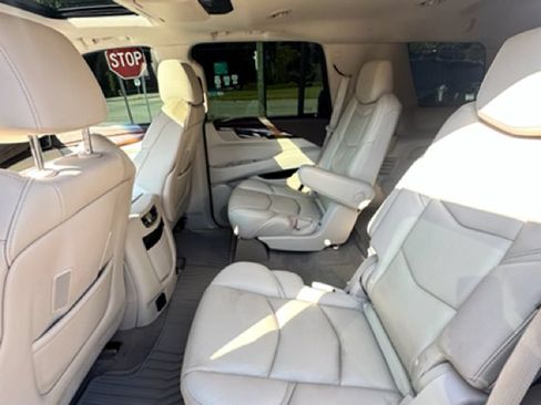 Used 2017 Cadillac Escalade Luxury AWD/4WD image 22