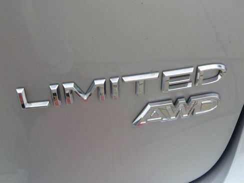 Certified 2024 Chrysler Pacifica Limited AWD/4WD image 11