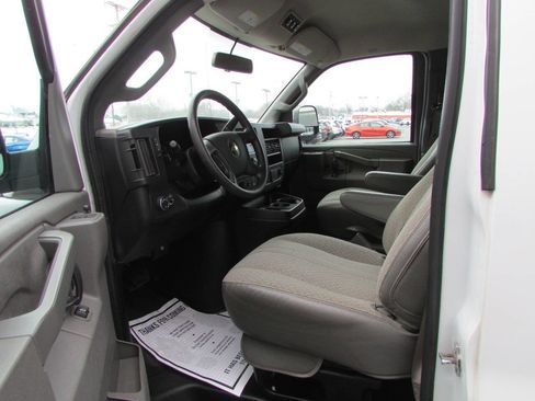 Used 2018 Chevrolet Express 3500 LT w/ LT Preferred Equipment Group image 13