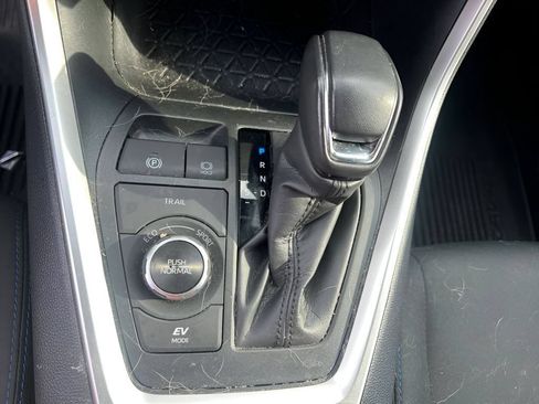 Used 2023 Toyota RAV4 SE w/ SE Grade Weather Package AWD/4WD image 28