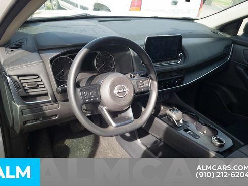 Used 2024 Nissan Rogue S image 5