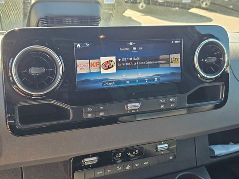 Used 2025 Mercedes-Benz Sprinter 2500 image 25