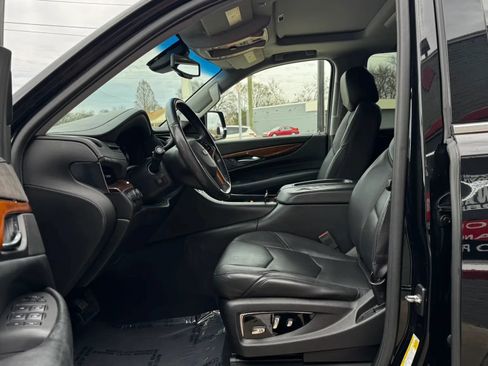 Used 2016 Cadillac Escalade Luxury AWD/4WD image 5
