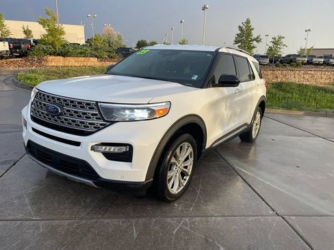 Used 2023 Ford Explorer Limited AWD/4WD image 3