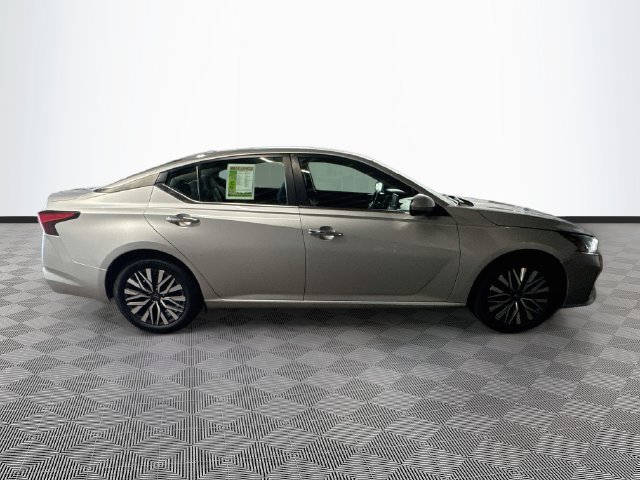 Used 2024 Nissan Altima 2.5 SV FWD image 8