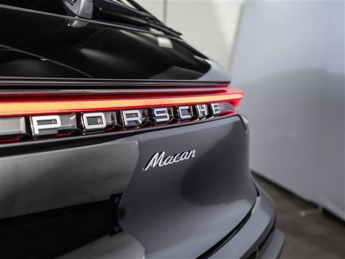 Certified 2026 Porsche Macan AWD/4WD image 30