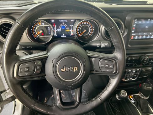 Used 2022 Jeep Gladiator Willys image 11