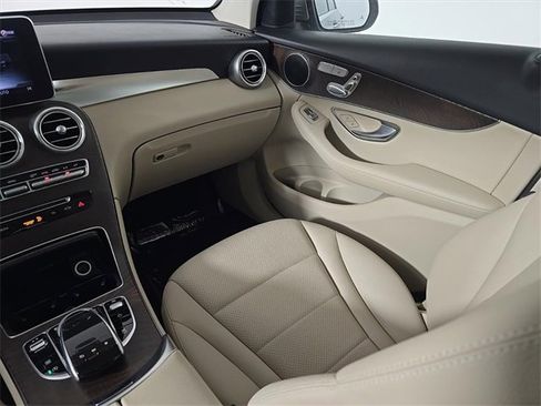 Used 2019 Mercedes-Benz GLC 300 4MATIC image 24