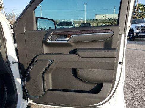 New 2026 GMC Sierra 1500 SLE image 9