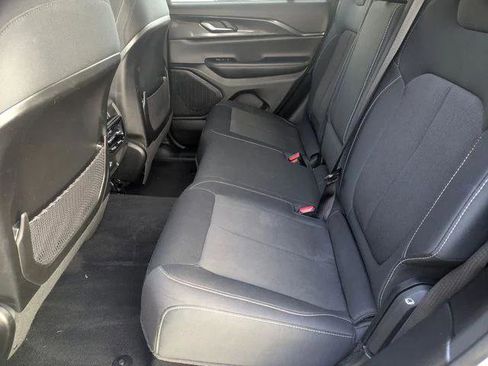 Certified 2023 Jeep Grand Cherokee Laredo AWD/4WD image 29
