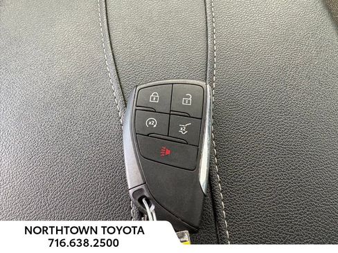 Used 2024 Chevrolet Traverse LT image 34