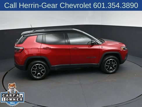 Used 2025 Jeep Compass Trailhawk AWD/4WD image 36