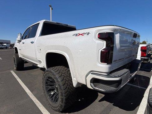 Used 2022 Chevrolet Silverado 2500 High Country w/ Technology Package image 4